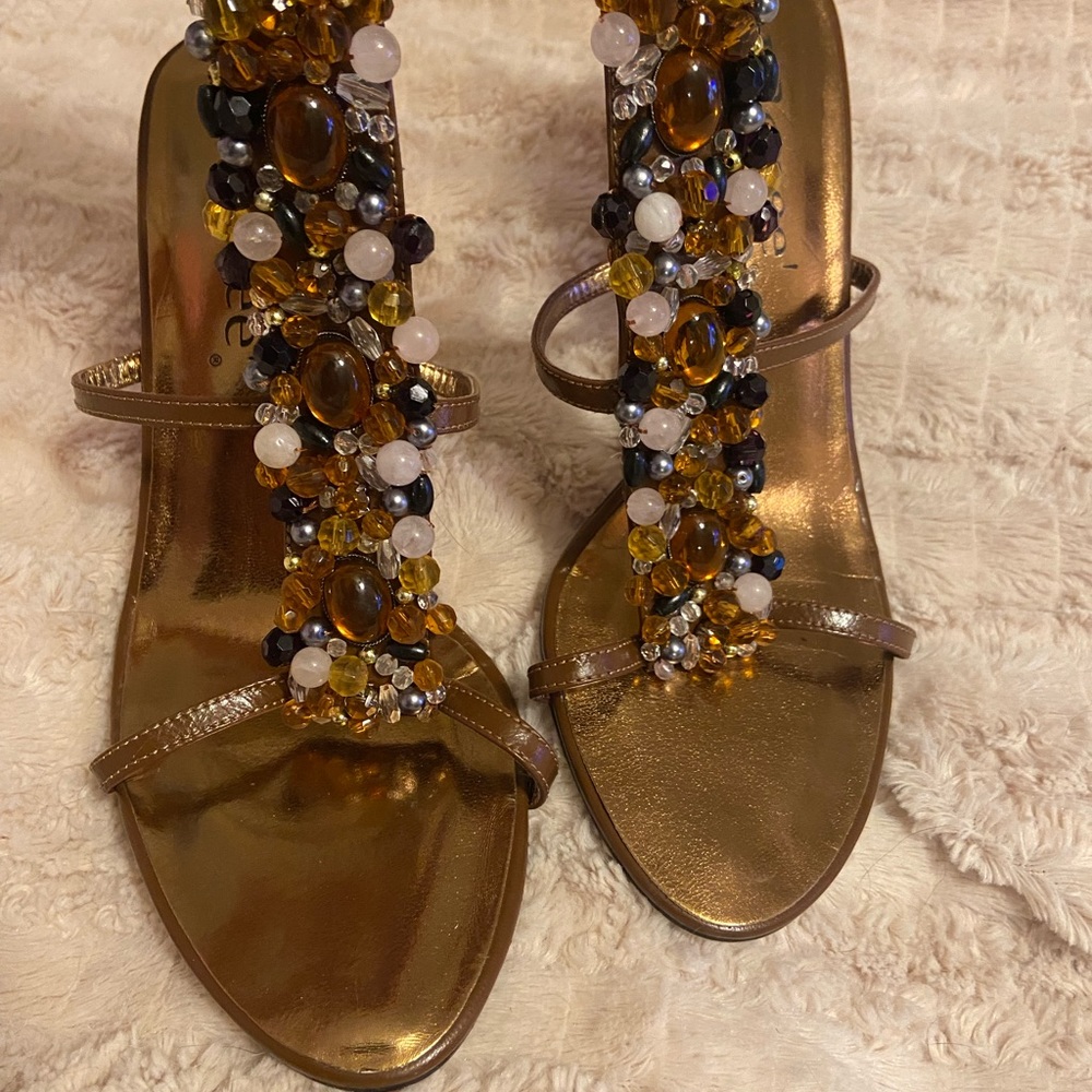 J. Reneé Heels - Picture 6 of 13